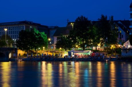 Blick auf Aarebistro im Sommer