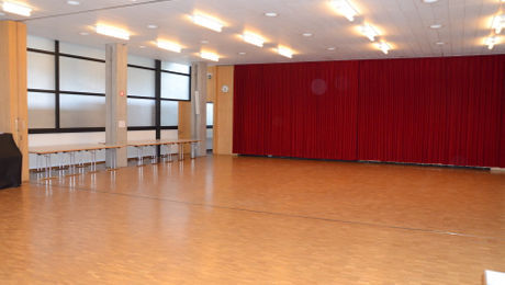 Saal mit Bühne