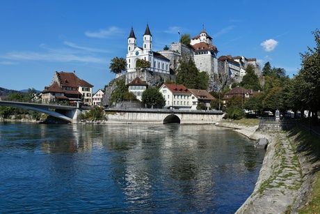 Festung Aarburg mit Aare-Woog