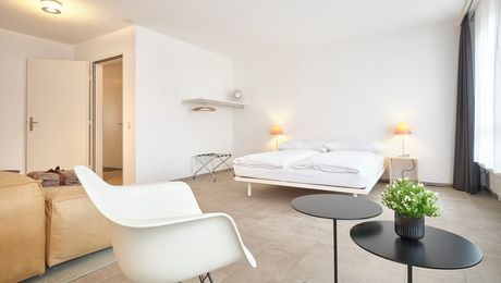 Wohn- und Schlafzimmer