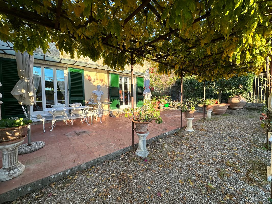 Cinque vani con giardino, corte e terrazza in Pian de Giullari