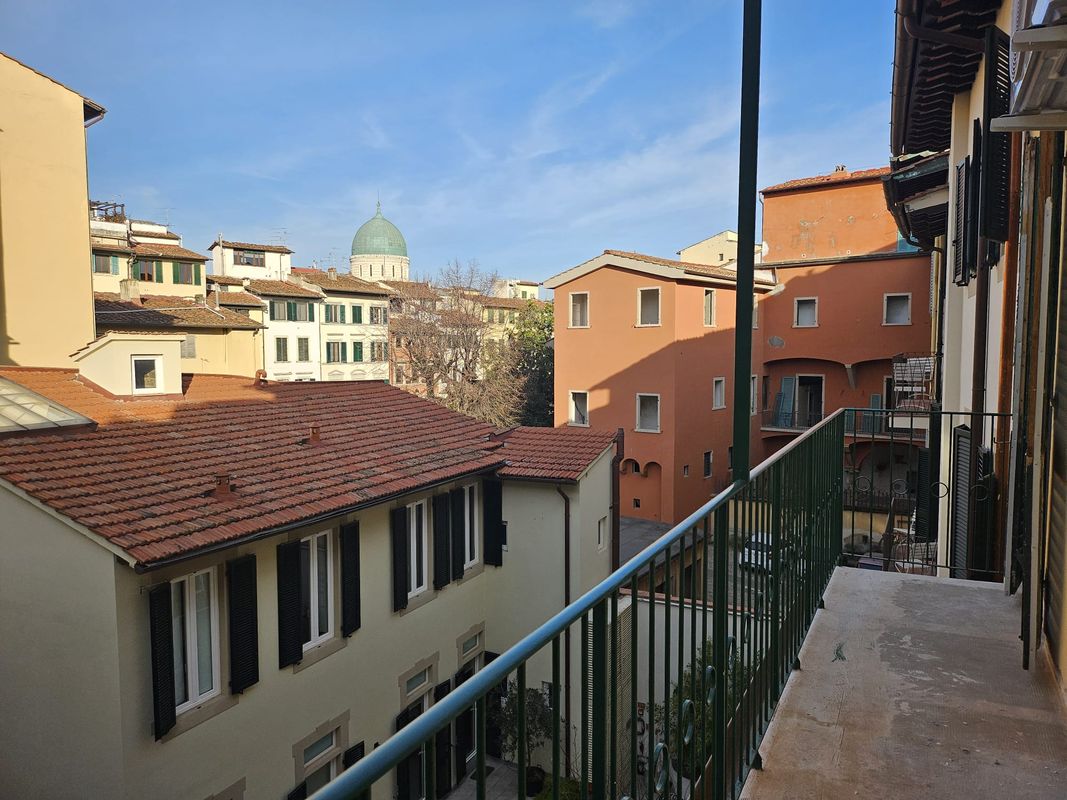 Affascinante quattro vani con balcone in bellissimo palazzo