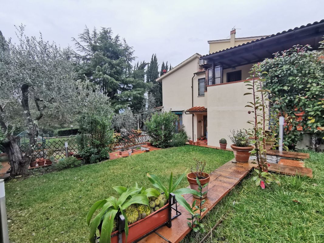 Terratetto, giardino e garage