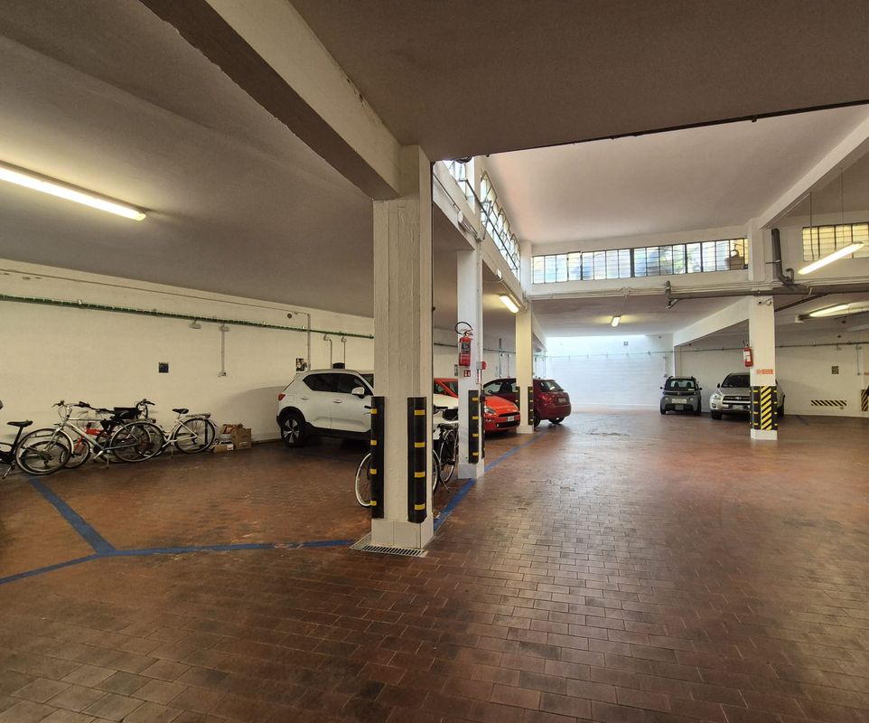 Posto auto in garage condominiale