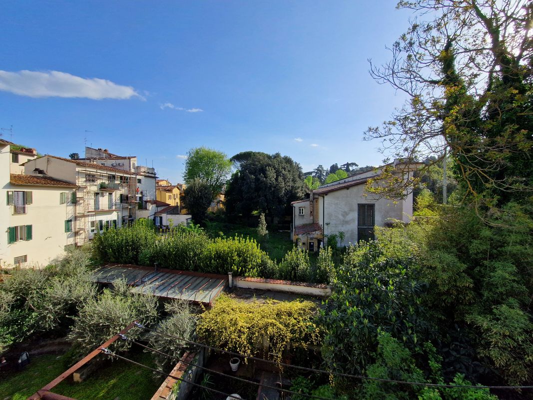 Panoramico e luminoso sei vani adiacente al Giardino di Boboli