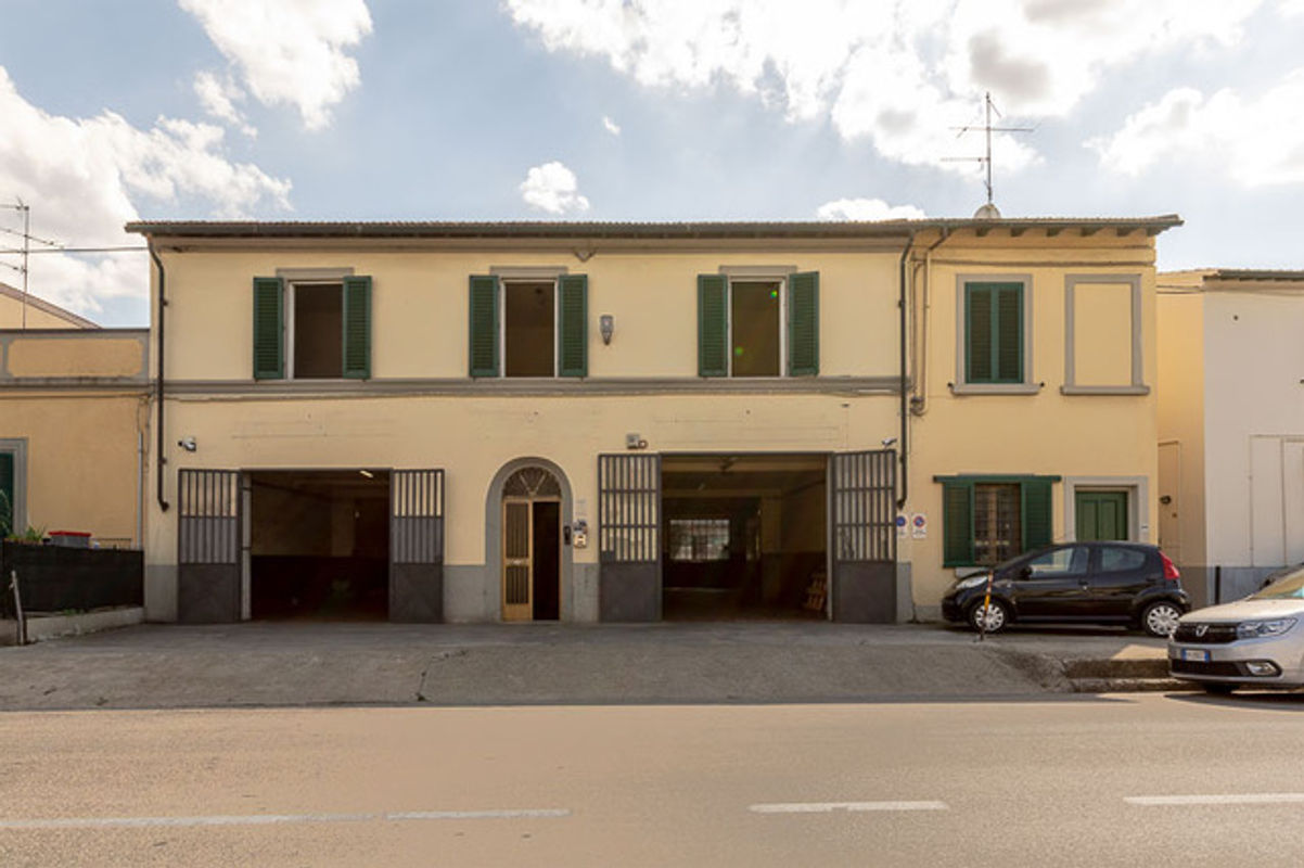 intero palazzo con terrazza abitabile