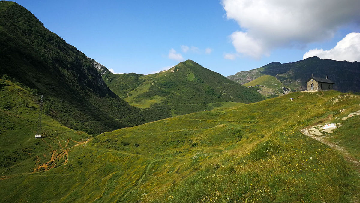 Escursione ad anello. Lizzola, passo della Manina, Rifugio Mirtillo, Lizzola.