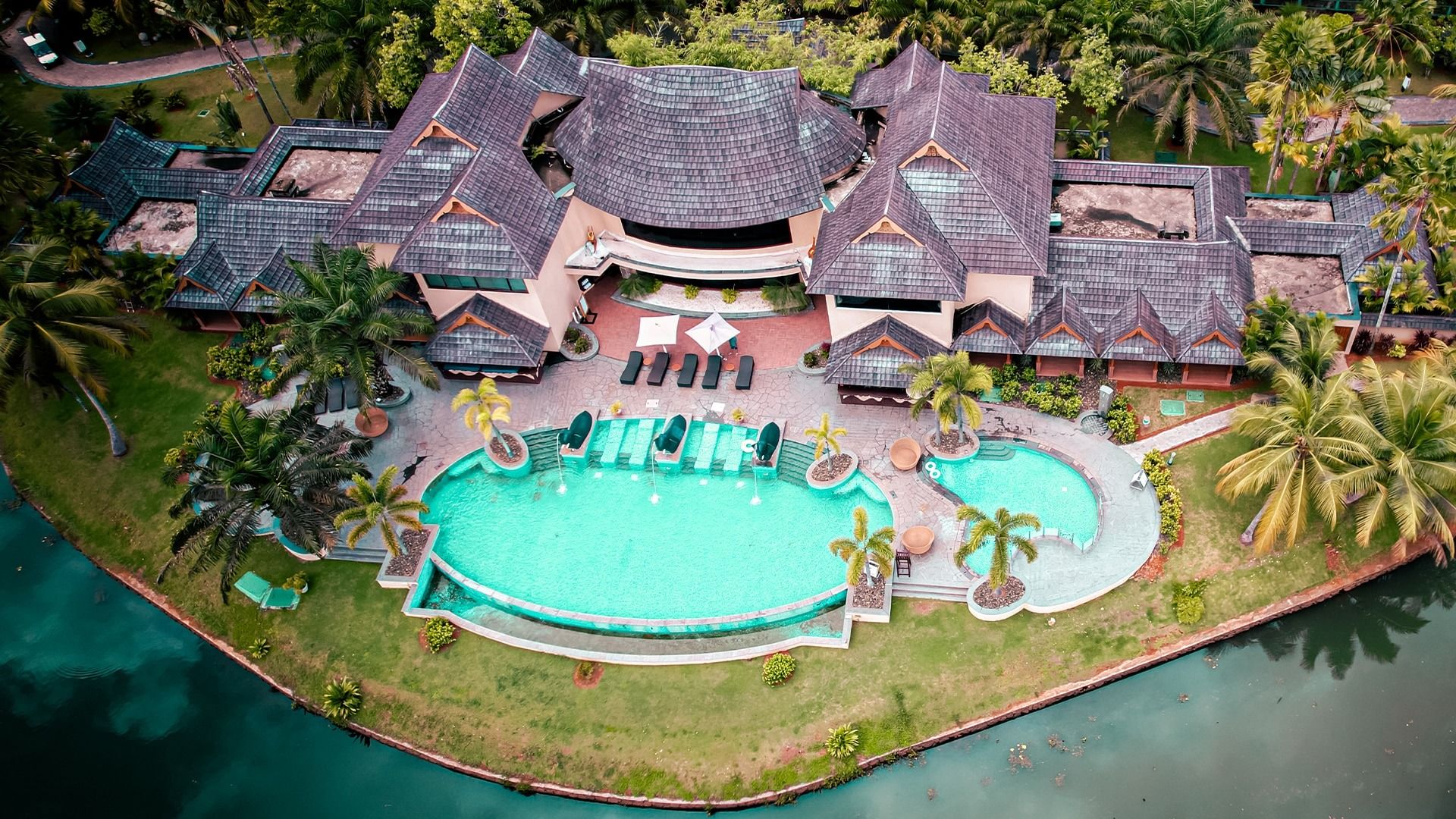 The Zuri Kumarakom, Kerala Resort & Spa