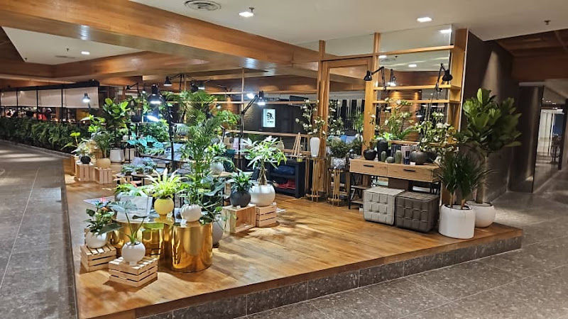 Monel Greenery gallery