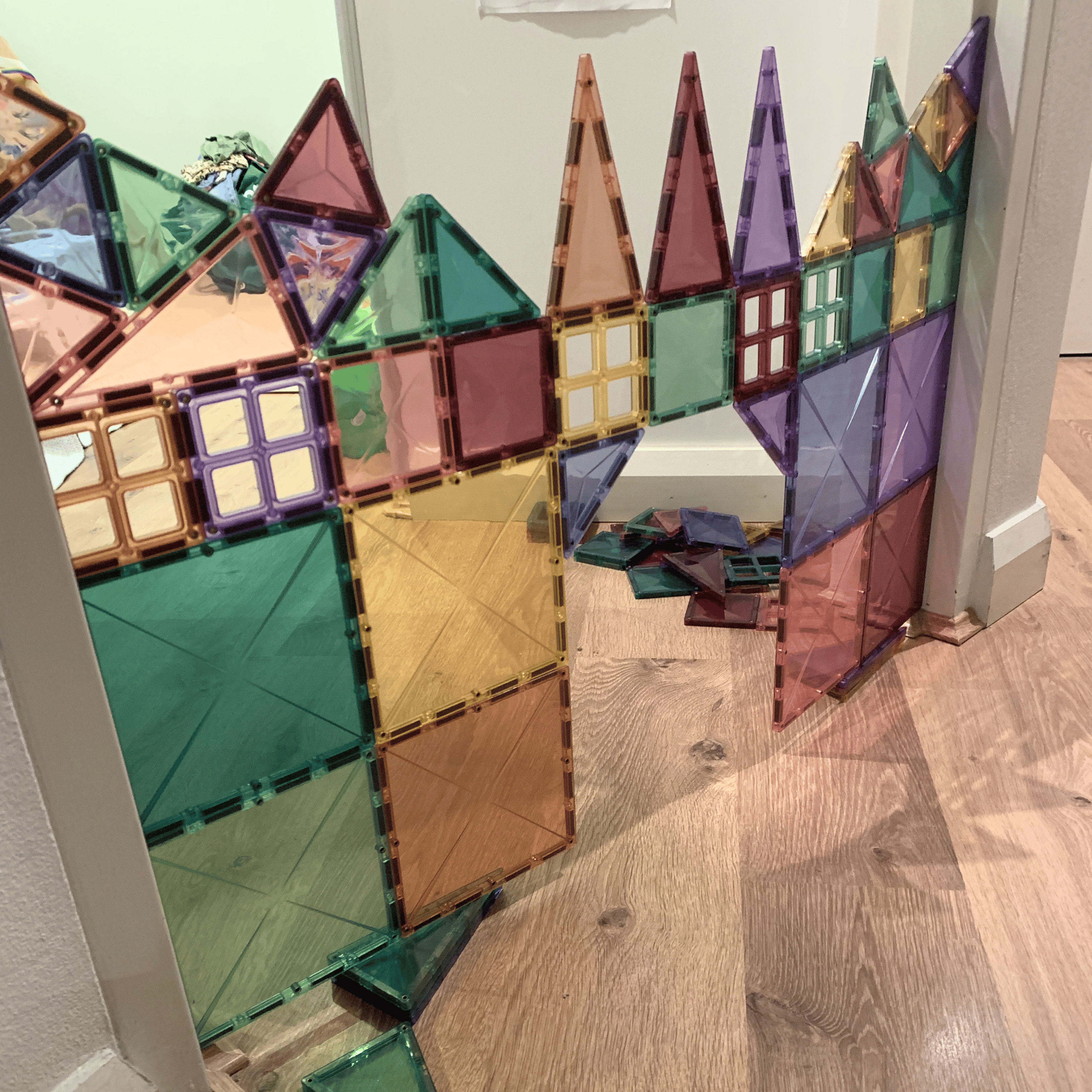 Magic magnetic walls