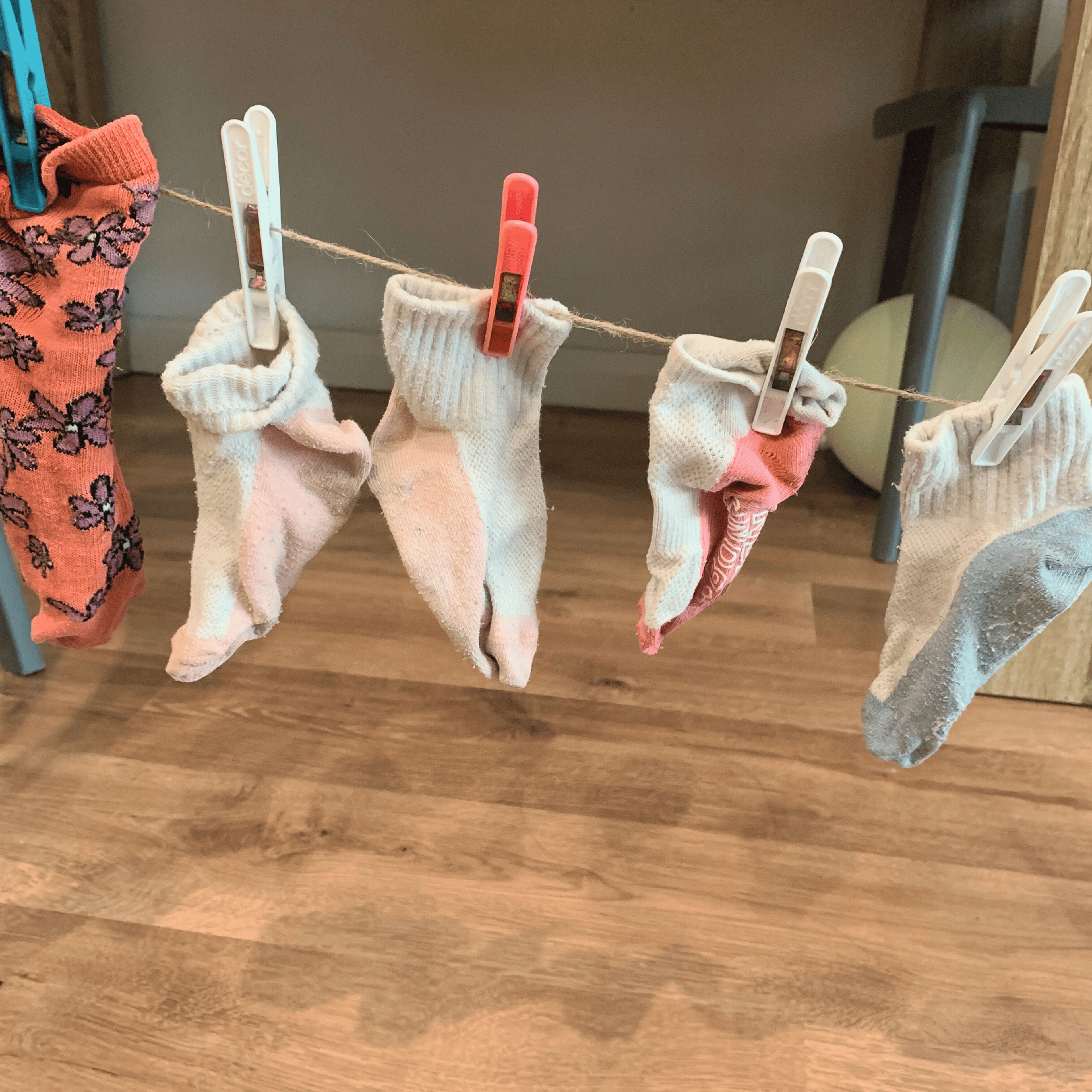 Mini washing line