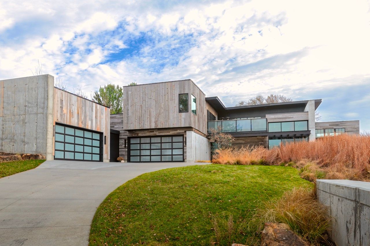 West Side Garage - Image 6