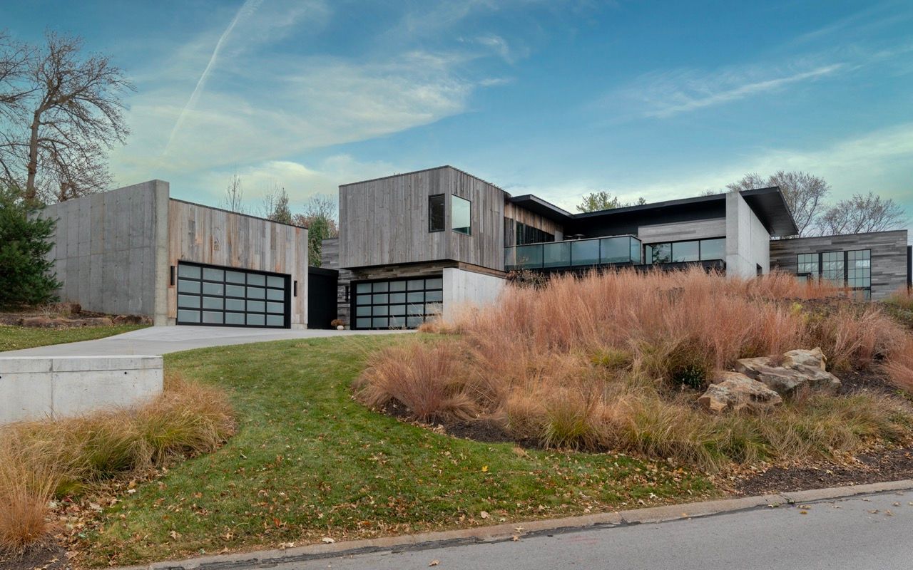 West Side Garage - Image 7