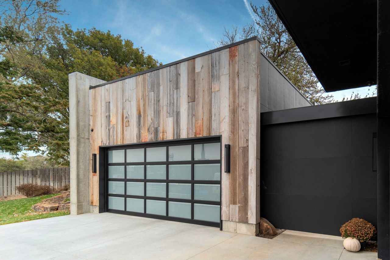 West Side Garage - Image 2