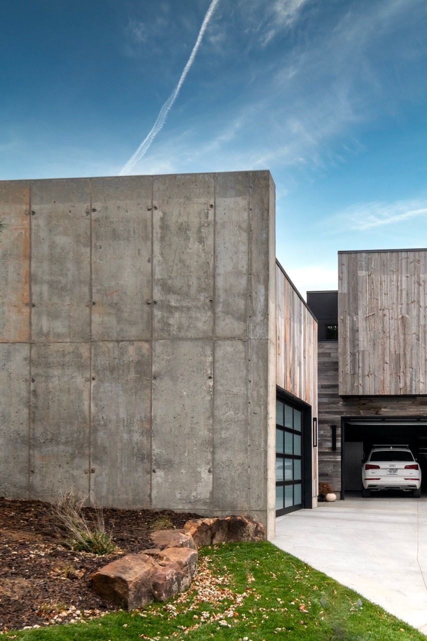 West Side Garage - Image 3