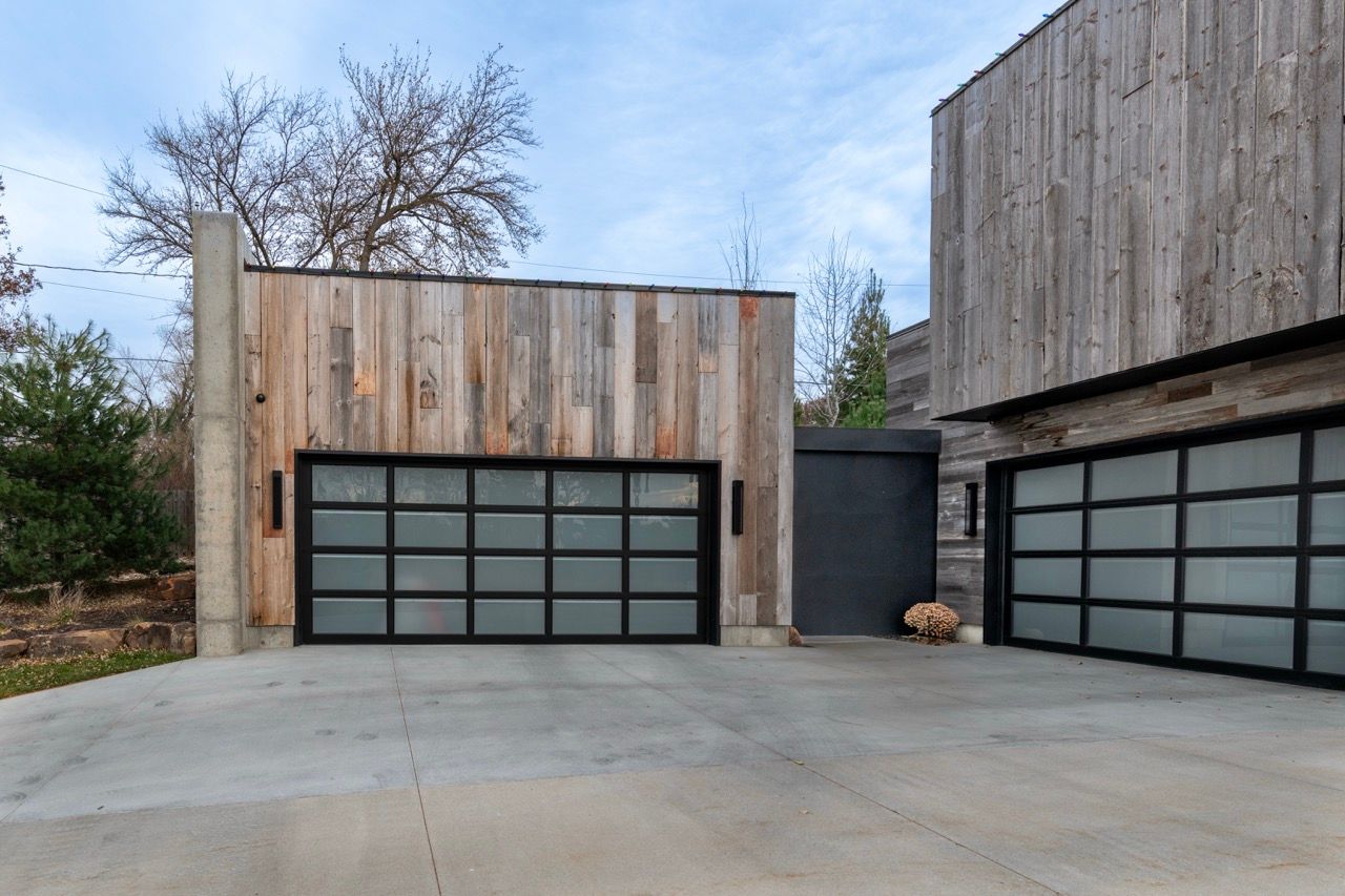 West Side Garage - Image 5