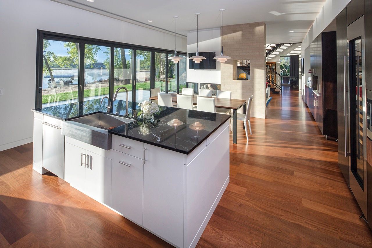 Modern Lake House - Image 10