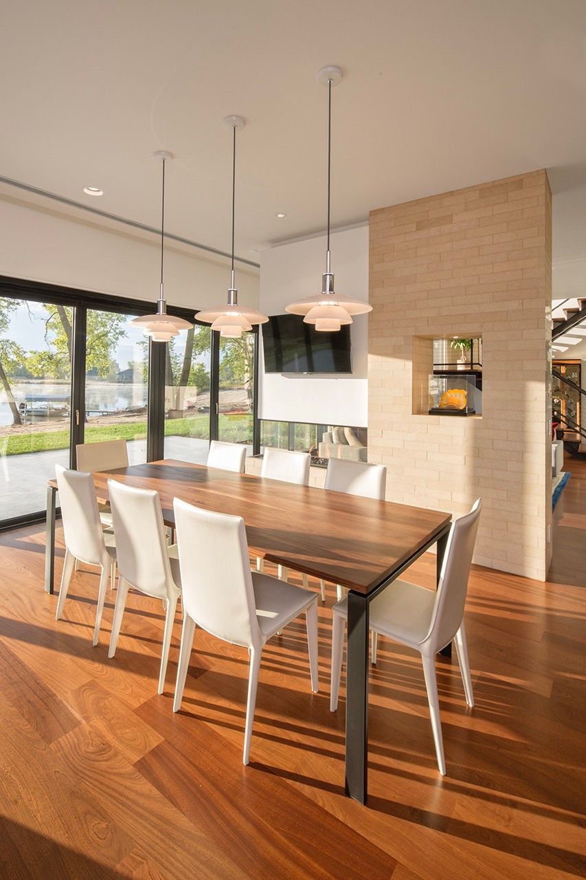 Modern Lake House - Image 12