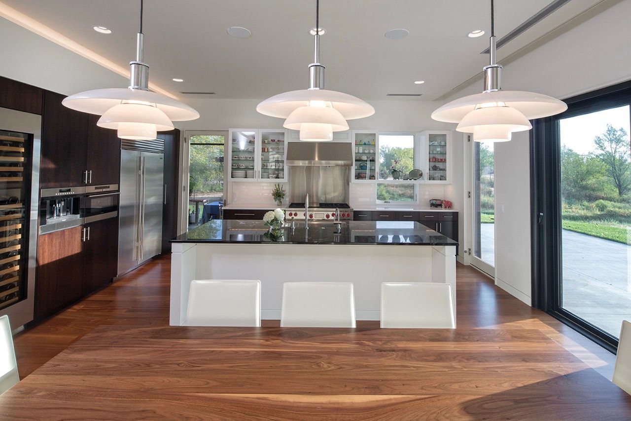 Modern Lake House - Image 14