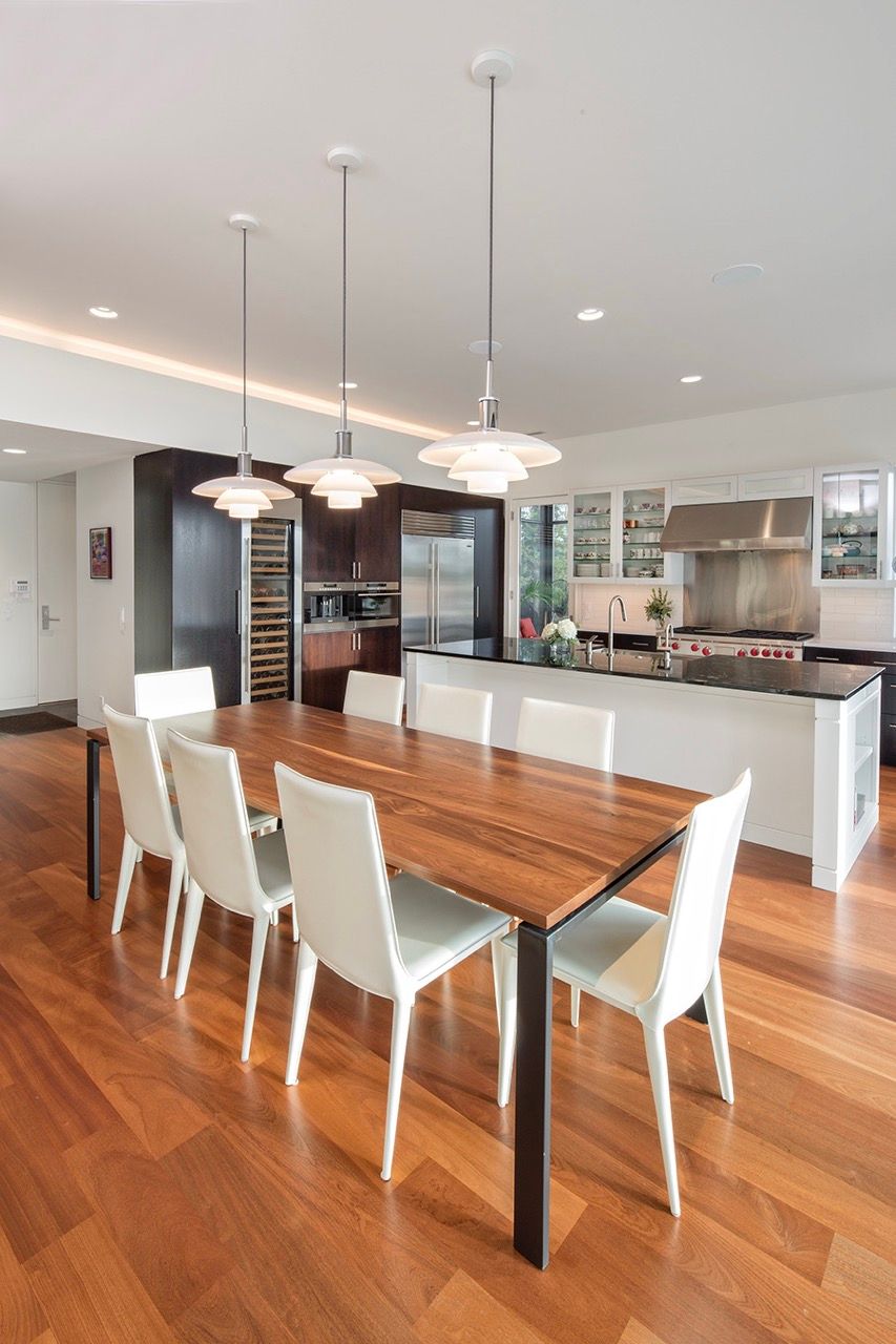 Modern Lake House - Image 15