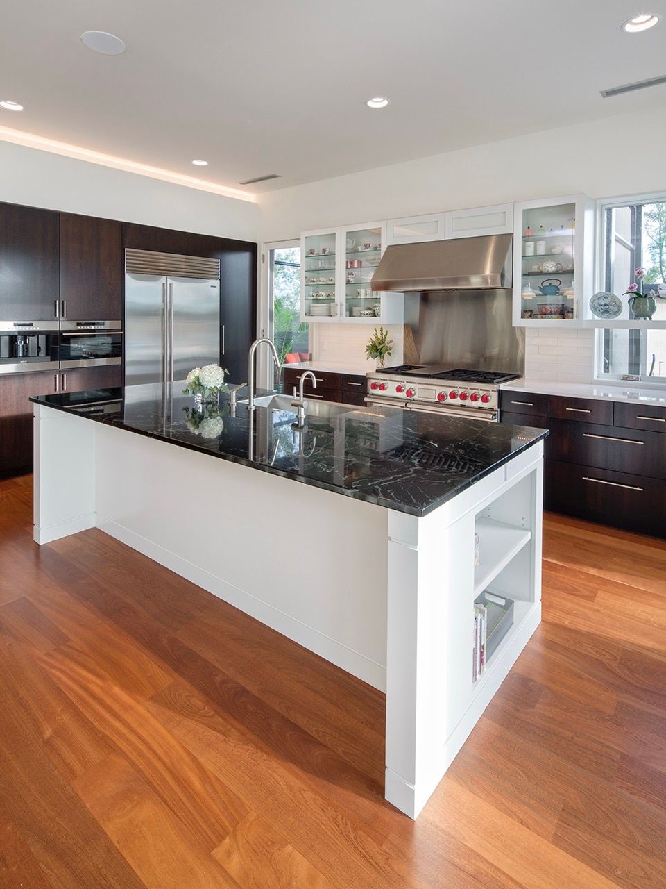 Modern Lake House - Image 16