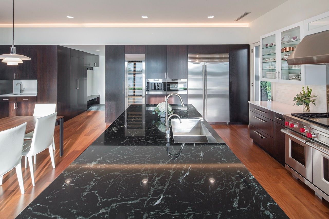 Modern Lake House - Image 17