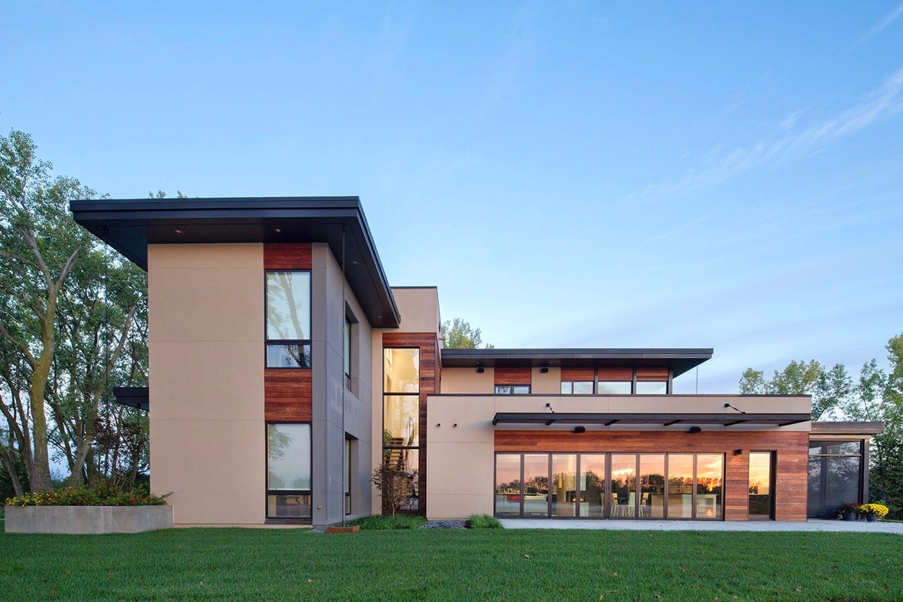 Modern Lake House - Image 2