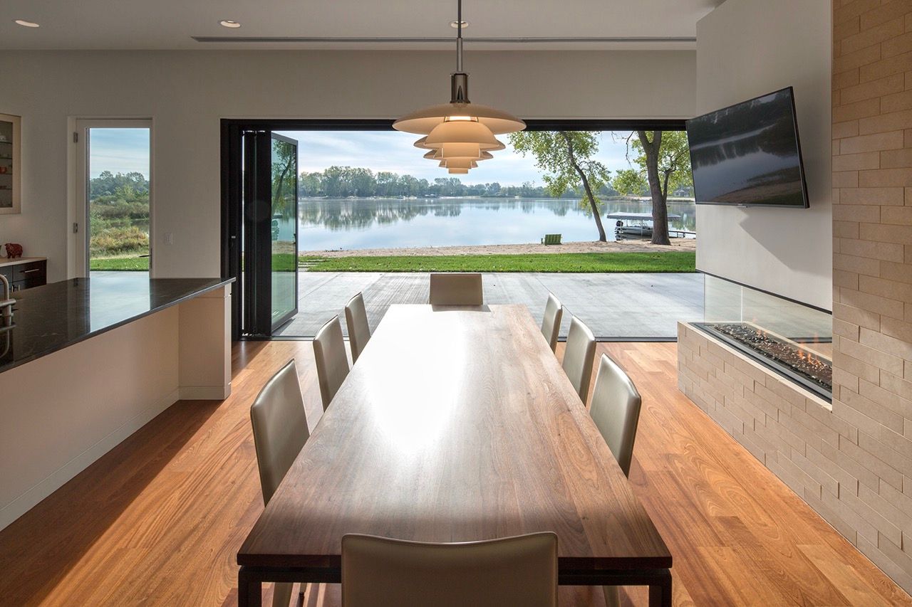 Modern Lake House - Image 22