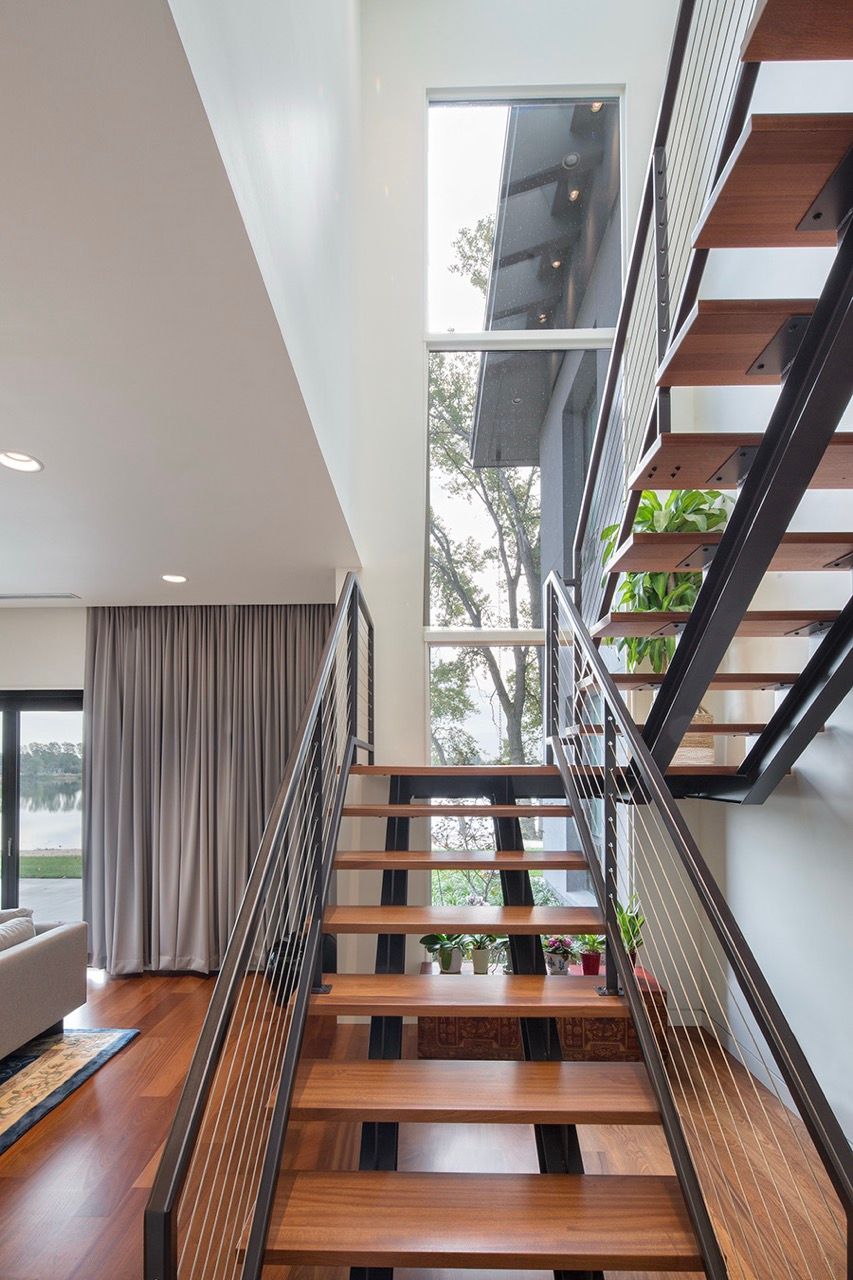 Modern Lake House - Image 26