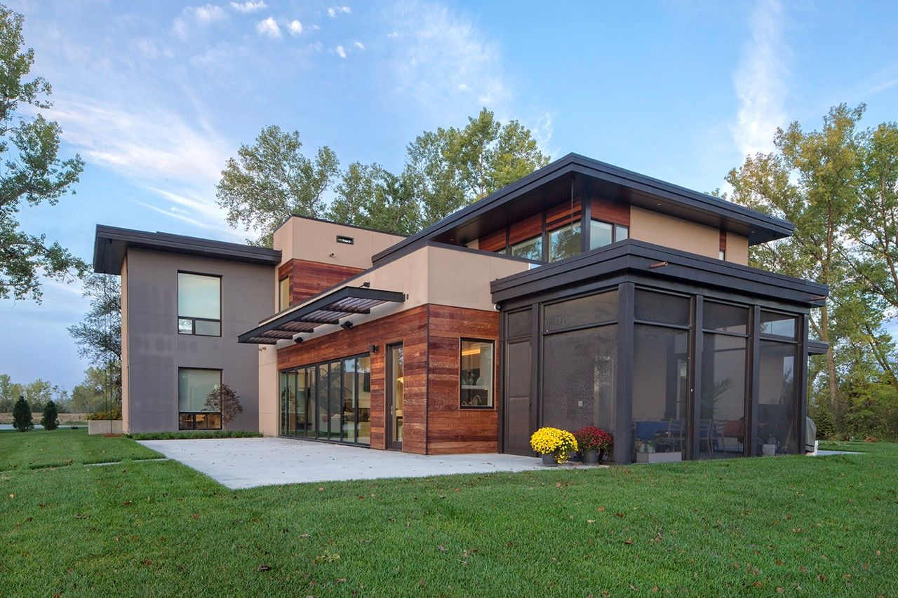 Modern Lake House - Image 3