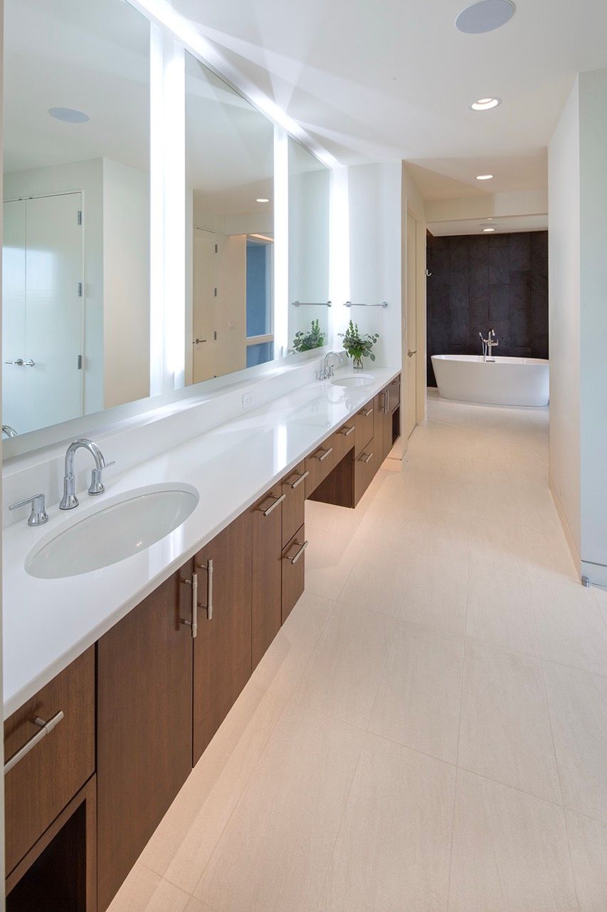 Modern Lake House - Image 34