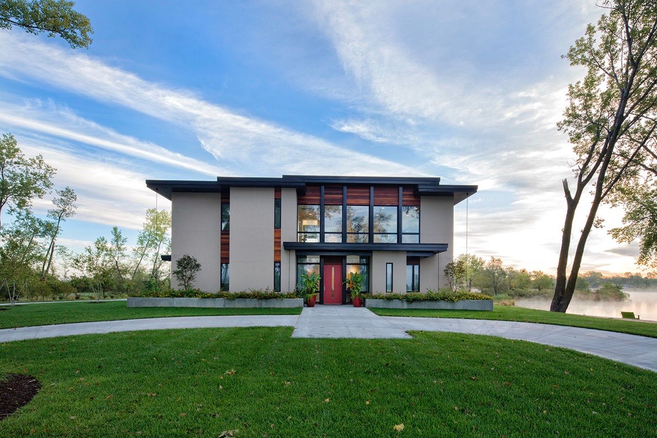 Modern Lake House - Image 4