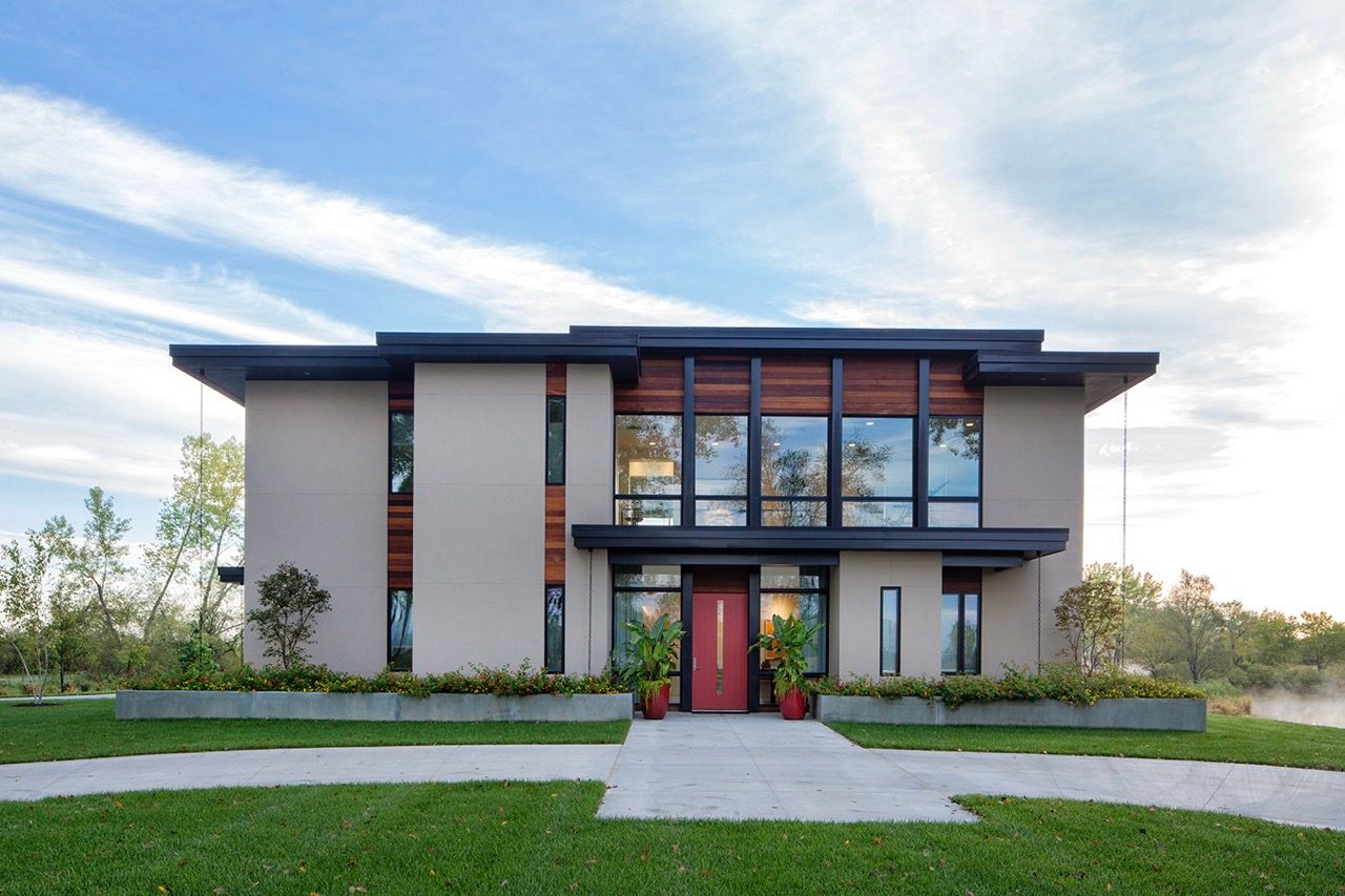 Modern Lake House - Image 5