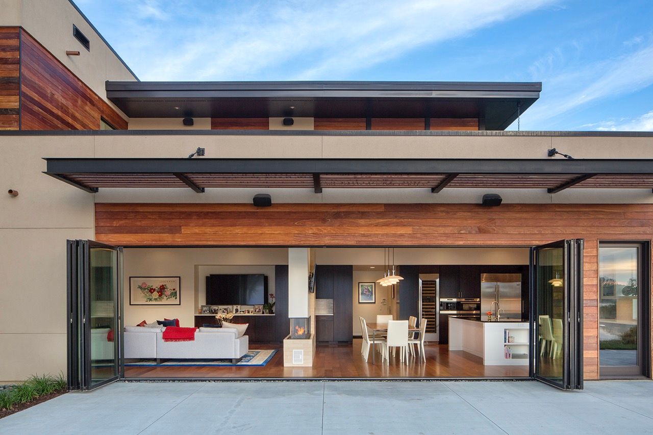 Modern Lake House - Image 7