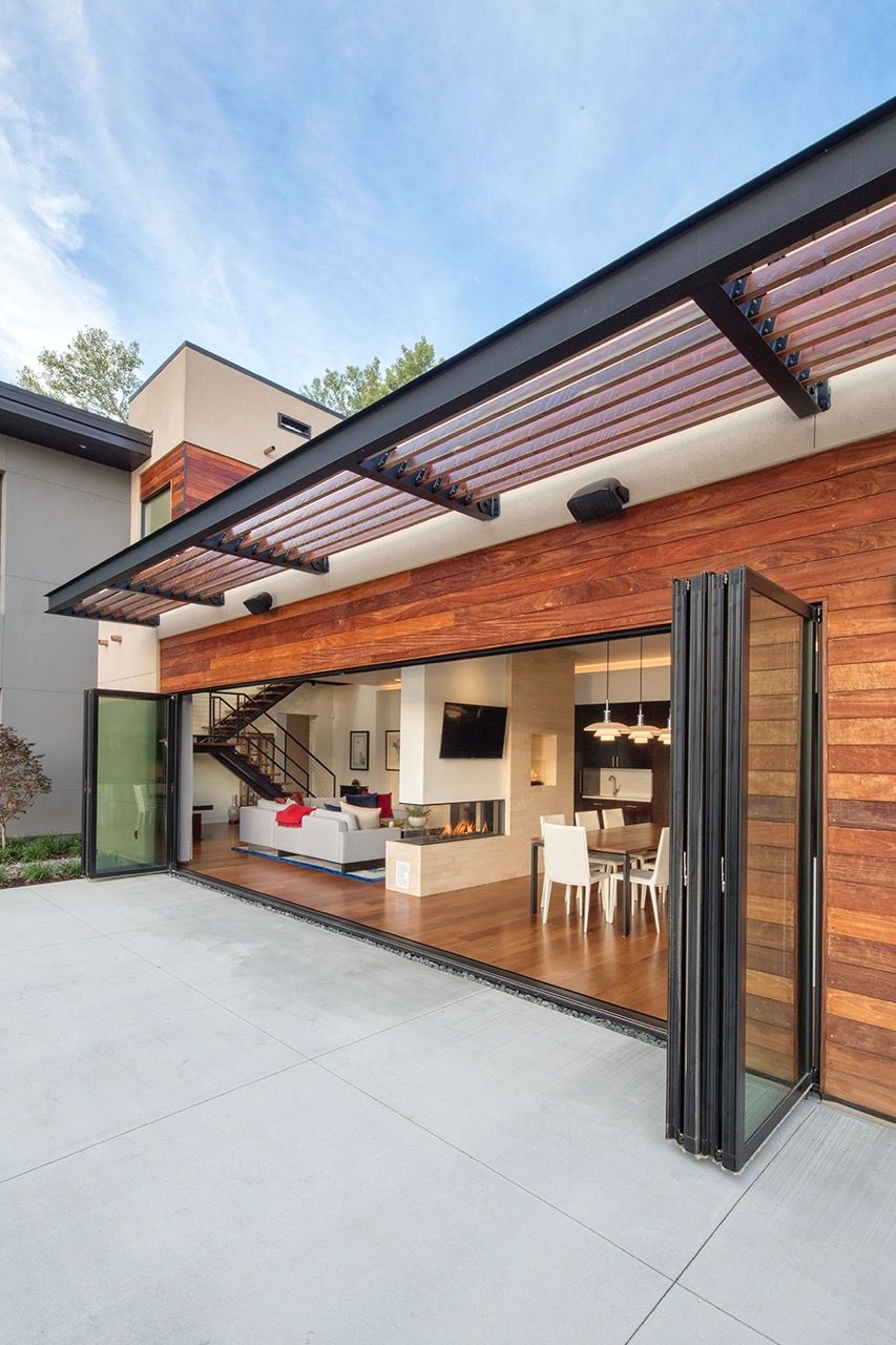 Modern Lake House - Image 9