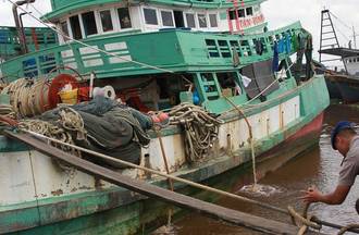 Turning the Tide: Learning from Responses to Large-Scale Illegal Fishing