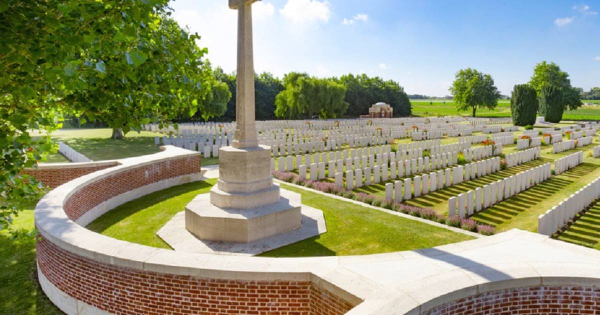 Recording Commemorating the Past, Safeguarding the Future Royal(00)