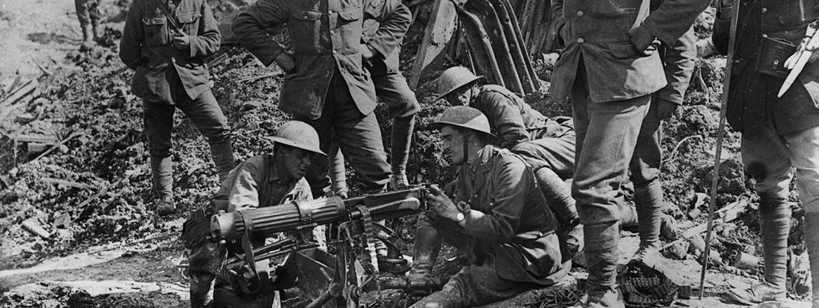 Soldiers testing a Vickers machine gun in 1916.