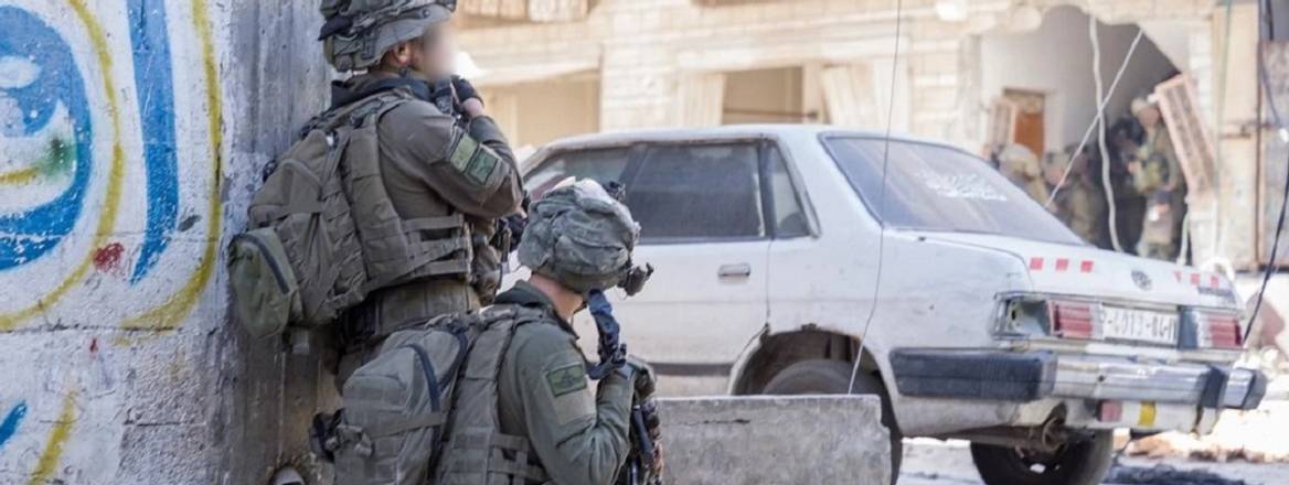 IDF Egoz Unit members in an alley in Khan Yun