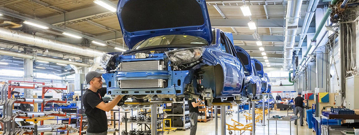 Workers working on blue cars in LADA sport car factory. Slow recovery: despite authorities proclaiming the resilience of Russia’s domestic automobile industry, Russian-produced cars are often heavily reliant on Chinese parts