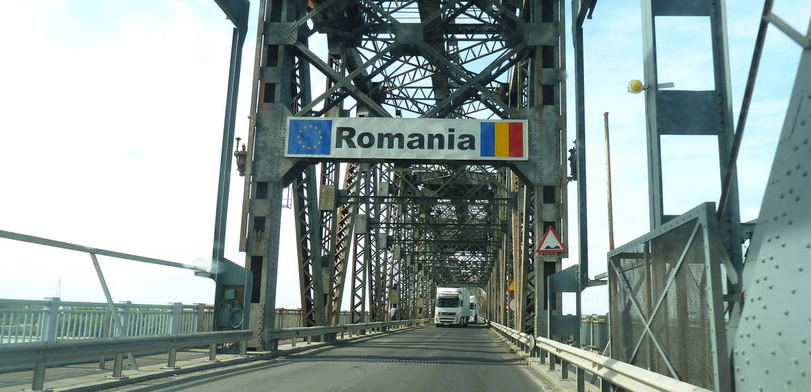 danube_bridge_border_crossing2.jpg