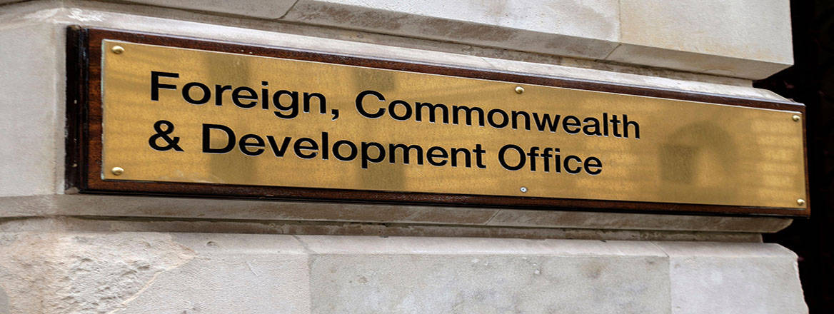 brass-sign-outside-the-united-kingdom-foreign-commonwealth-and-development-office-in-london