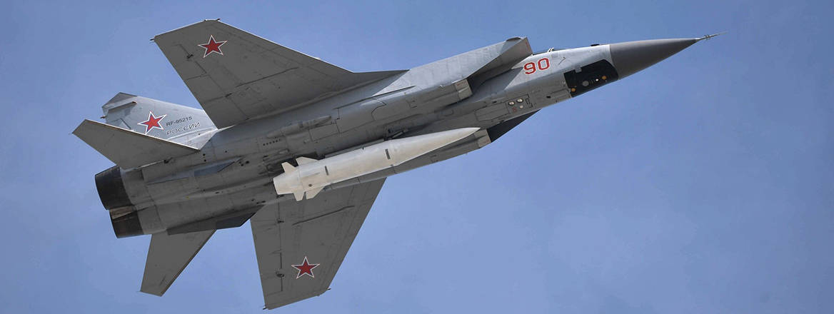 A KH47M2 Kinzhal quasiballistic massile being carried by a Mikoyan MiG-31K interceptor