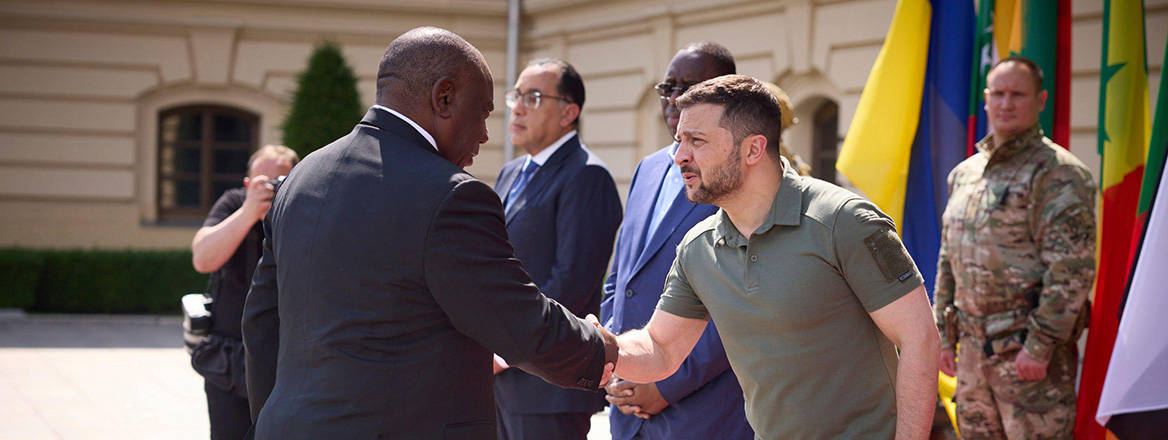 Worth a try: Ukrainian President Volodymyr Zelensky welcomes South African President Cyril Ramaphosa to Kyiv on 16 June 2023 to discuss African peace proposals