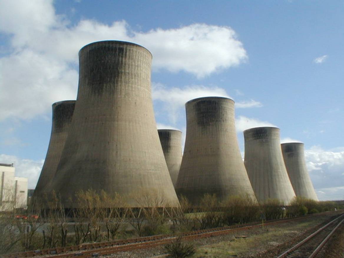 ratcliffe_power_station_cooling_towers_-_geograph.org_.uk_-_724437.jpg