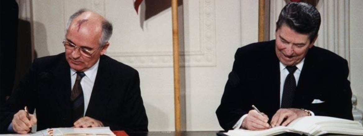 Reagan and Gorbachev signing