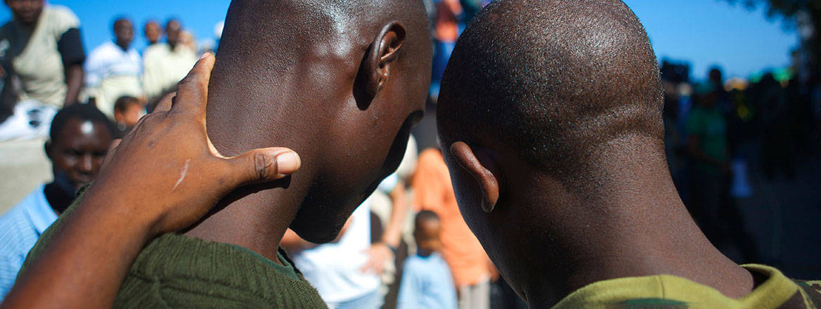 two-policemen-close-together-in-lamu-county-kenya