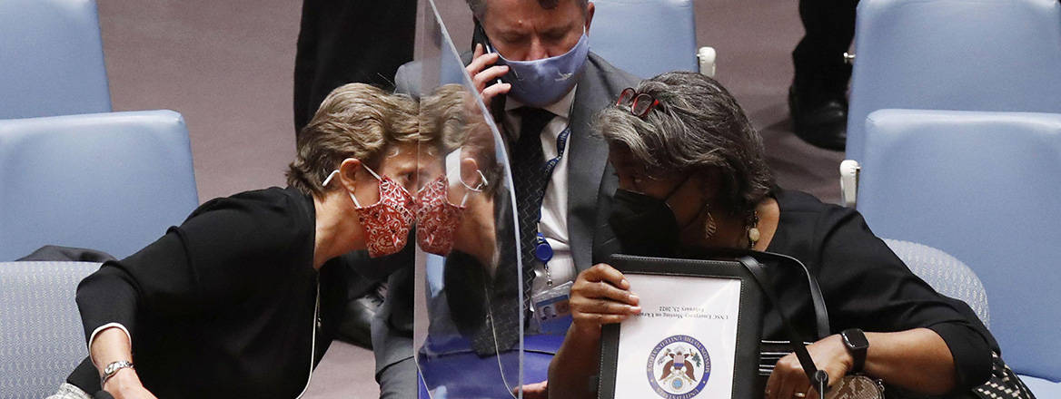 UK Permanent Representative to the UN Barbara Woodward, Ukrainian Ambassador to the UN Sergiy Kyslytsya and US Ambassador to the UN Linda Thomas-Greenfield sit together after an emergency UN Security Council meeting on 23 February 2022