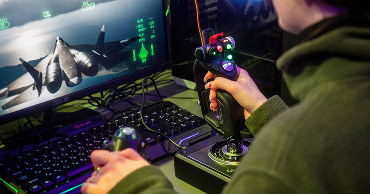 How Russia Turns Gamers into Fighters