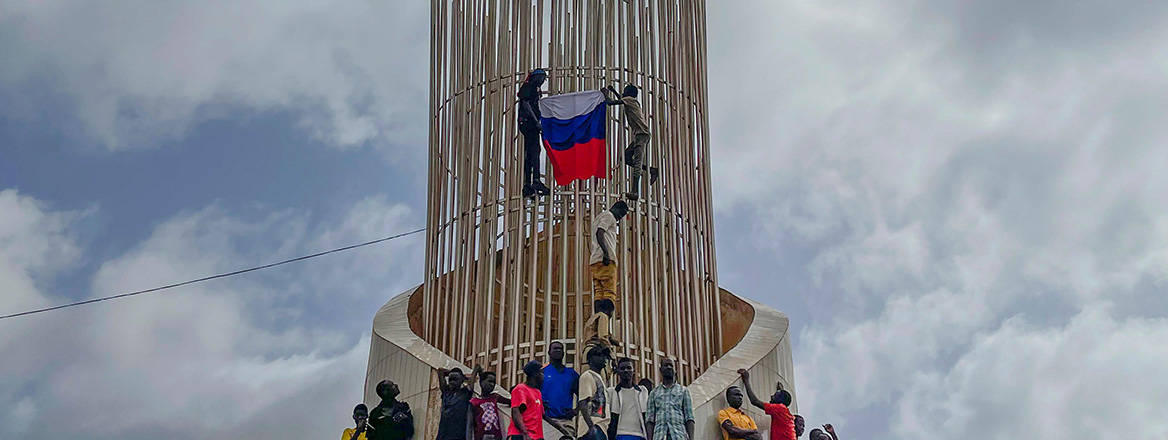 Supporters of Niger’s ruling junta hold a Russian flag in Niamey, Niger, 3 August 2023. The new junta copied its neighbours’ strategy and suspended all military collaboration with France less than 10 days after the coup in July 2023. Courtesy of Associated Press/Alamy